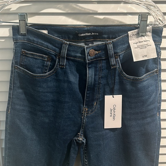 NWT Calvin Klein High Rise Skinny Jeans with Five pockets Size 6. Waist 28” - Picture 2 of 8